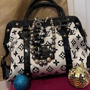 SALE. NEW with dustbag/ Fashion handbag⭐️⭐️